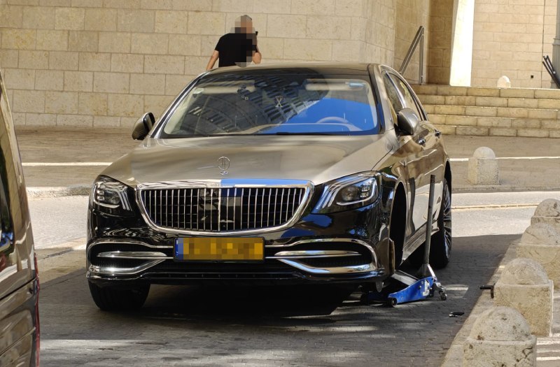 קריאת חילוץ להחלפת צמיג במרצדס במלון המלך דוד ירושלים